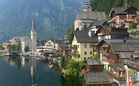 Ausseerland Apartments - Relax, Ski, Hike And Bike, Garden, Parking, Bbq, Near Hallstatt, Loser, Tauplitz And Krippenstein, Free Wi-Fi And Netflix